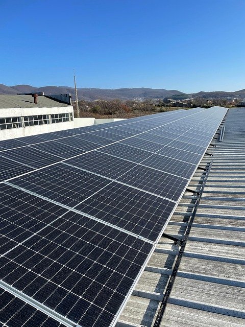 Panneau solaire photovoltaïque : économisez tout en agissant durablement